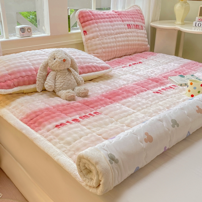 91家纺网 家纺一手货源 找家纺 优品惠 2025新款兔毛绒泡泡牛奶绒床垫子夹棉床褥床盖床单加厚保暖 时尚粉