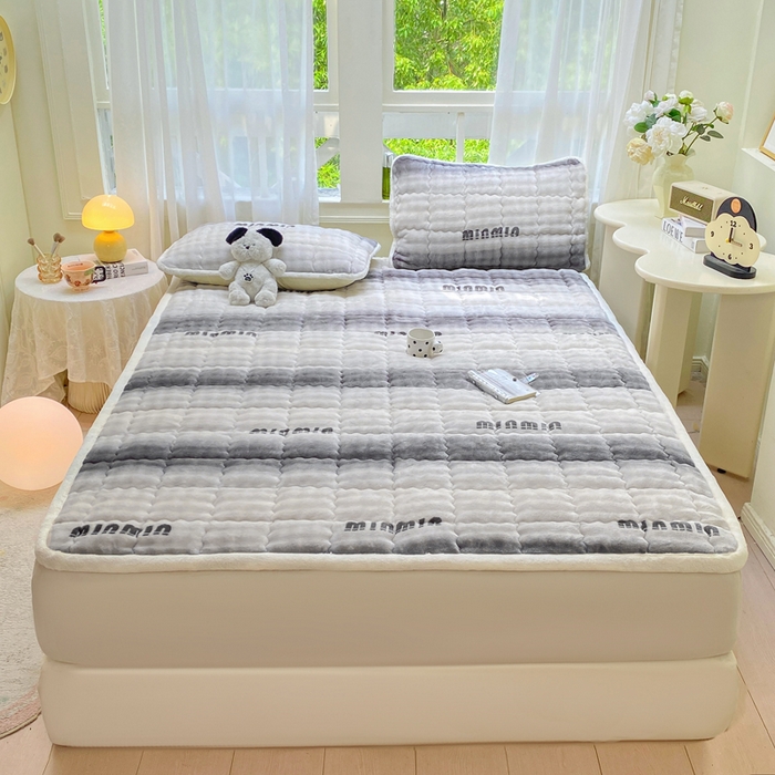 91家纺网 家纺一手货源 找家纺 优品惠 2025新款兔毛绒泡泡牛奶绒床垫子夹棉床褥床盖床单加厚保暖 时尚灰