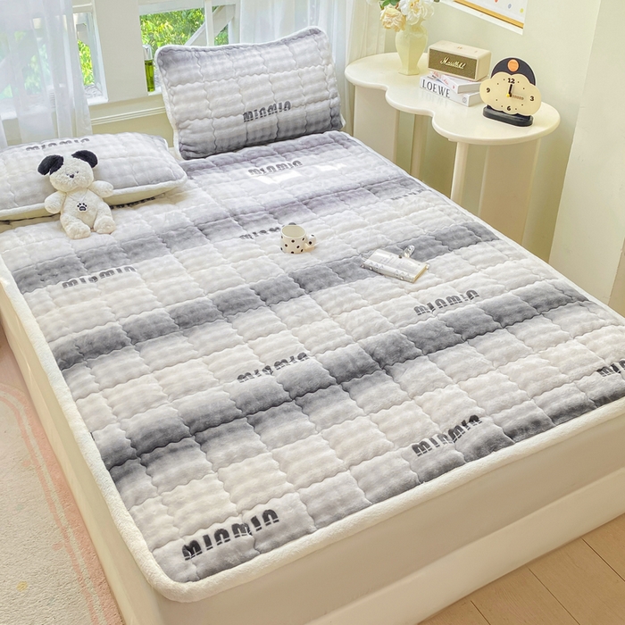 91家纺网 家纺一手货源 找家纺 优品惠 2025新款兔毛绒泡泡牛奶绒床垫子夹棉床褥床盖床单加厚保暖 时尚灰