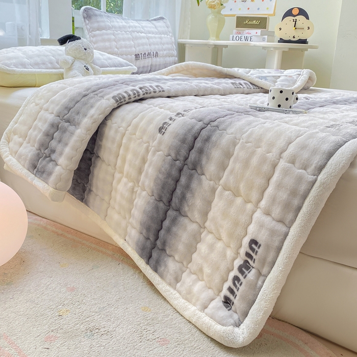 91家纺网 家纺一手货源 找家纺 优品惠 2025新款兔毛绒泡泡牛奶绒床垫子夹棉床褥床盖床单加厚保暖 时尚灰
