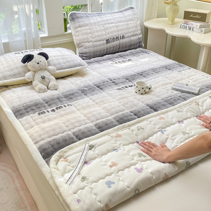 91家纺网 家纺一手货源 找家纺 优品惠 2025新款兔毛绒泡泡牛奶绒床垫子夹棉床褥床盖床单加厚保暖 时尚灰