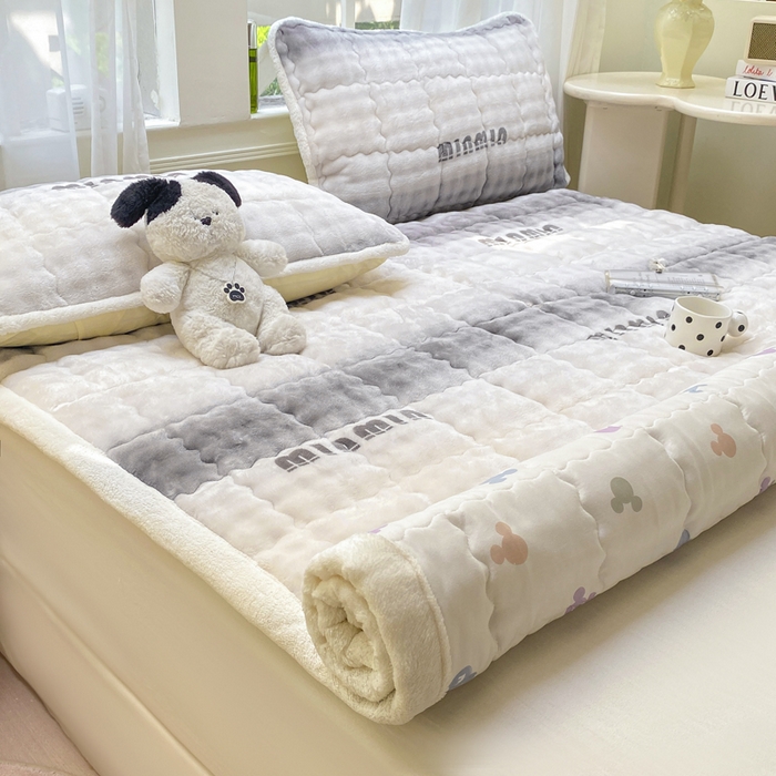 91家纺网 家纺一手货源 找家纺 优品惠 2025新款兔毛绒泡泡牛奶绒床垫子夹棉床褥床盖床单加厚保暖 时尚灰