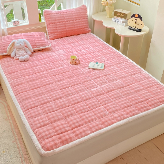 91家纺网 家纺一手货源 找家纺 优品惠 2025新款兔毛绒泡泡牛奶绒床垫子夹棉床褥床盖床单加厚保暖 樱花粉