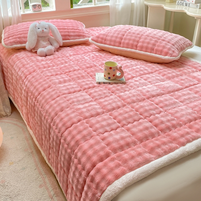 91家纺网 家纺一手货源 找家纺 优品惠 2025新款兔毛绒泡泡牛奶绒床垫子夹棉床褥床盖床单加厚保暖 樱花粉