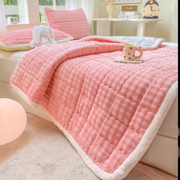 91家纺网 家纺一手货源 找家纺 优品惠 2025新款兔毛绒泡泡牛奶绒床垫子夹棉床褥床盖床单加厚保暖 樱花粉