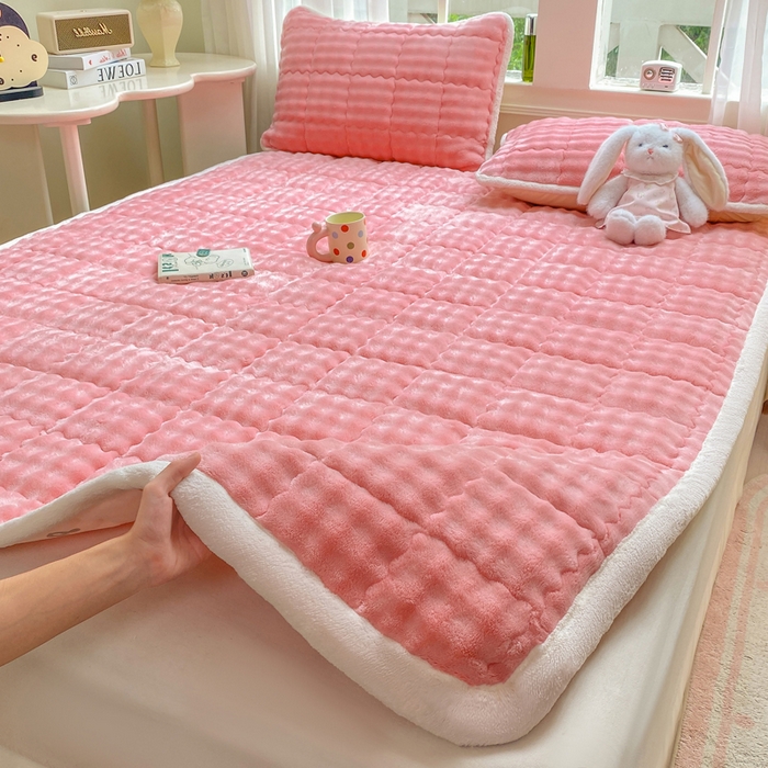 91家纺网 家纺一手货源 找家纺 优品惠 2025新款兔毛绒泡泡牛奶绒床垫子夹棉床褥床盖床单加厚保暖 樱花粉