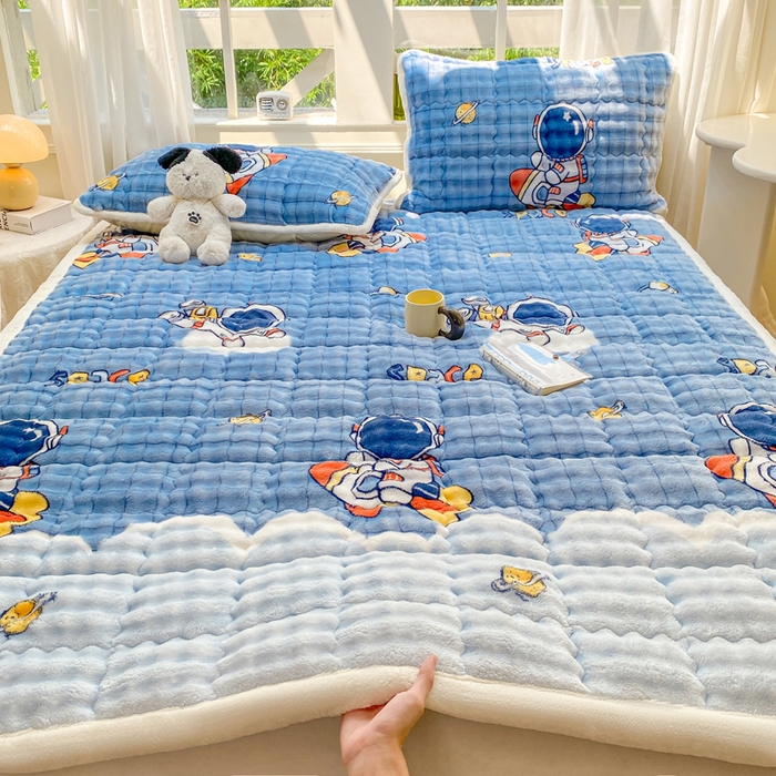 91家纺网 家纺一手货源 找家纺 优品惠 2025新款兔毛绒泡泡牛奶绒床垫子夹棉床褥床盖床单加厚保暖 宇航员