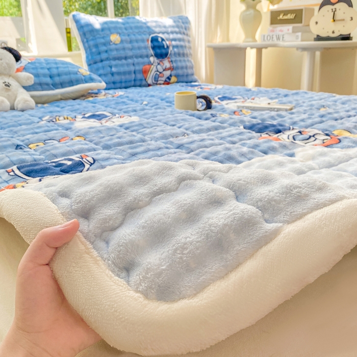 91家纺网 家纺一手货源 找家纺 优品惠 2025新款兔毛绒泡泡牛奶绒床垫子夹棉床褥床盖床单加厚保暖 宇航员