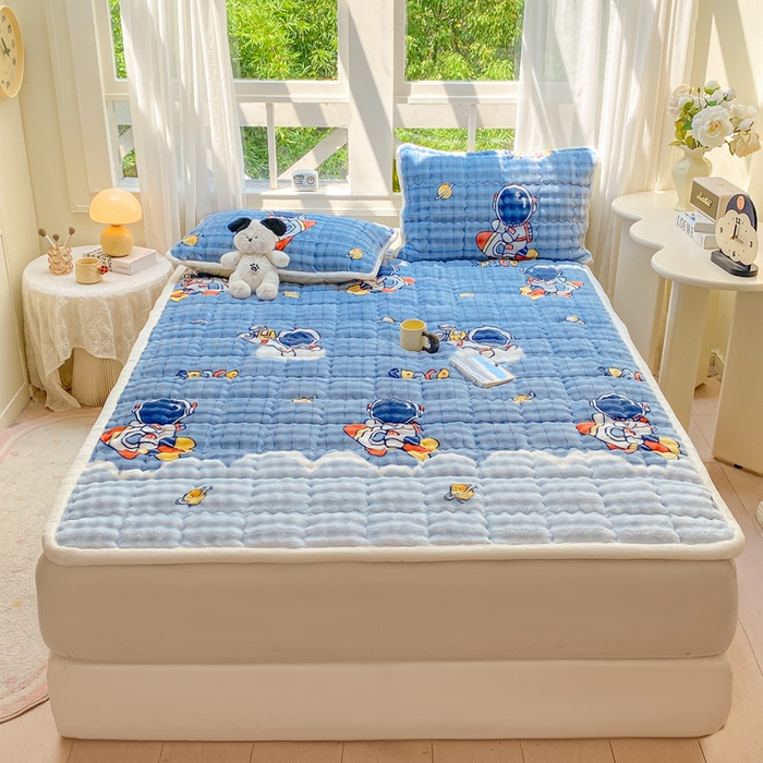 91家纺网 家纺一手货源 找家纺 优品惠 2025新款兔毛绒泡泡牛奶绒床垫子夹棉床褥床盖床单加厚保暖 宇航员