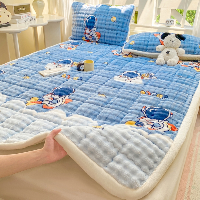 91家纺网 家纺一手货源 找家纺 优品惠 2025新款兔毛绒泡泡牛奶绒床垫子夹棉床褥床盖床单加厚保暖 宇航员