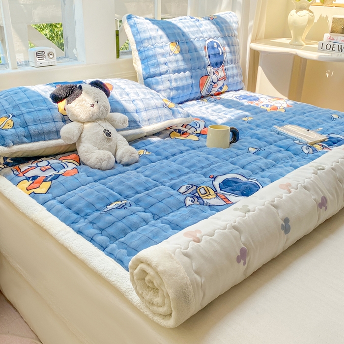 91家纺网 家纺一手货源 找家纺 优品惠 2025新款兔毛绒泡泡牛奶绒床垫子夹棉床褥床盖床单加厚保暖 宇航员