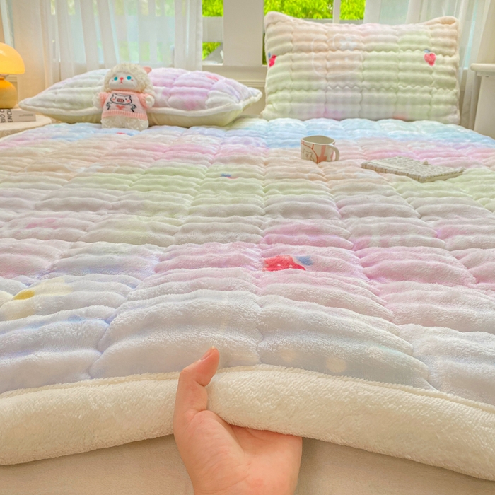91家纺网 家纺一手货源 找家纺 优品惠 2025新款兔毛绒泡泡牛奶绒床垫子夹棉床褥床盖床单加厚保暖 晕染kt
