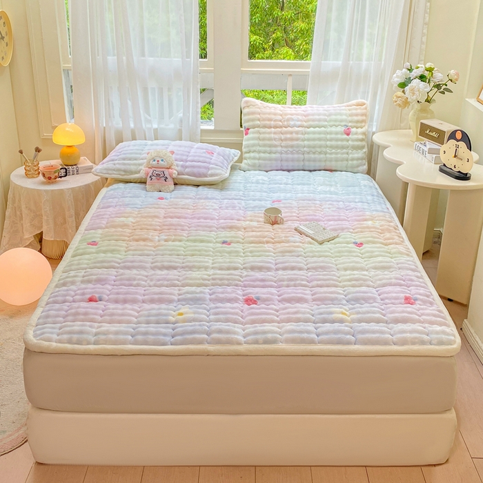 91家纺网 家纺一手货源 找家纺 优品惠 2025新款兔毛绒泡泡牛奶绒床垫子夹棉床褥床盖床单加厚保暖 晕染kt