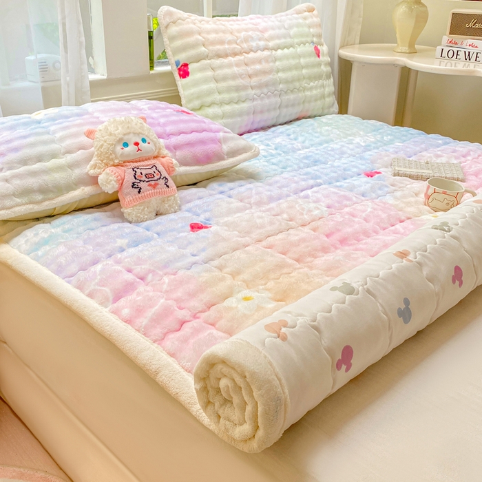 91家纺网 家纺一手货源 找家纺 优品惠 2025新款兔毛绒泡泡牛奶绒床垫子夹棉床褥床盖床单加厚保暖 晕染kt