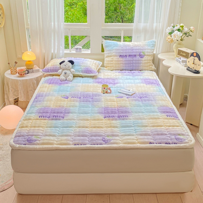 91家纺网 家纺一手货源 找家纺 优品惠 2025新款兔毛绒泡泡牛奶绒床垫子夹棉床褥床盖床单加厚保暖 晕染草莓