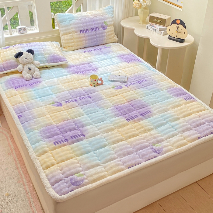 91家纺网 家纺一手货源 找家纺 优品惠 2025新款兔毛绒泡泡牛奶绒床垫子夹棉床褥床盖床单加厚保暖 晕染草莓