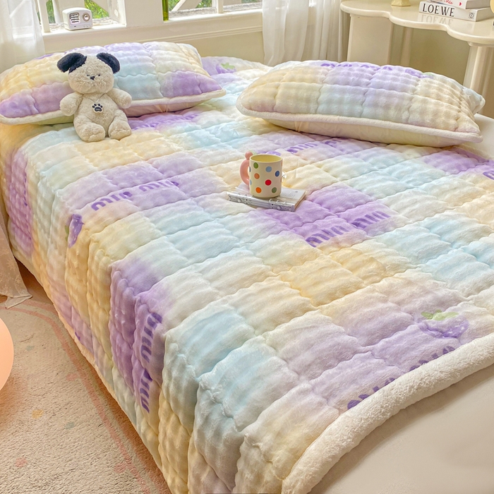 91家纺网 家纺一手货源 找家纺 优品惠 2025新款兔毛绒泡泡牛奶绒床垫子夹棉床褥床盖床单加厚保暖 晕染草莓