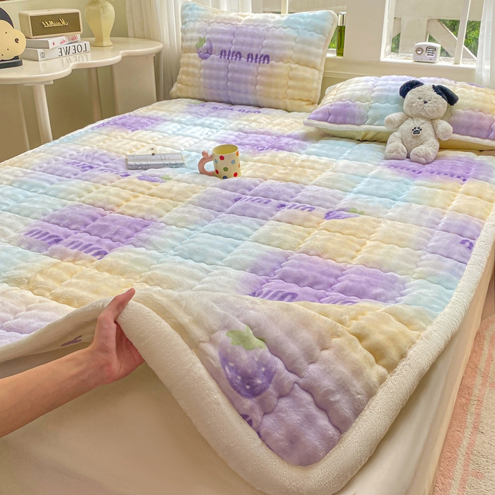 91家纺网 家纺一手货源 找家纺 优品惠 2025新款兔毛绒泡泡牛奶绒床垫子夹棉床褥床盖床单加厚保暖 晕染草莓