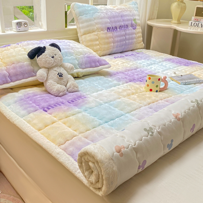 91家纺网 家纺一手货源 找家纺 优品惠 2025新款兔毛绒泡泡牛奶绒床垫子夹棉床褥床盖床单加厚保暖 晕染草莓