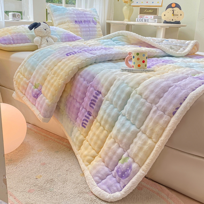 91家纺网 家纺一手货源 找家纺 优品惠 2025新款兔毛绒泡泡牛奶绒床垫子夹棉床褥床盖床单加厚保暖 晕染草莓