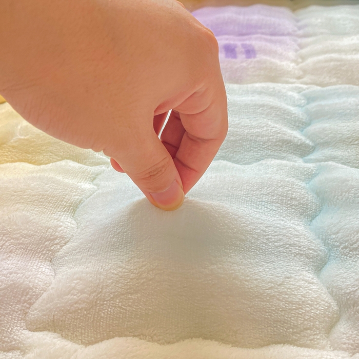 91家纺网 家纺一手货源 找家纺 优品惠 2025新款兔毛绒泡泡牛奶绒床垫子夹棉床褥床盖床单加厚保暖 晕染草莓