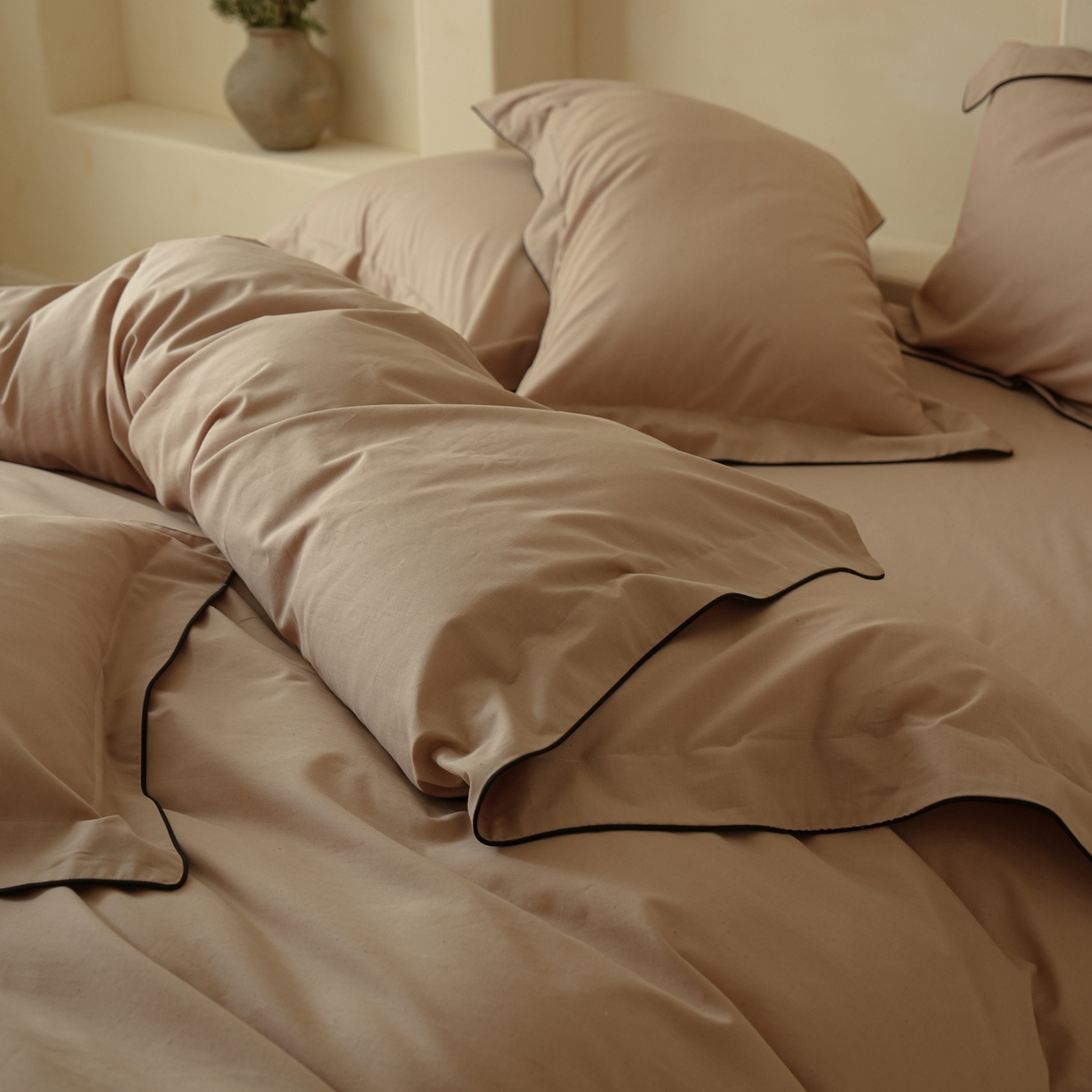 91家纺网 家纺一手货源 找家纺 简纯主义 2025新款棉麻素织雅韵系列四件套 朱砂红