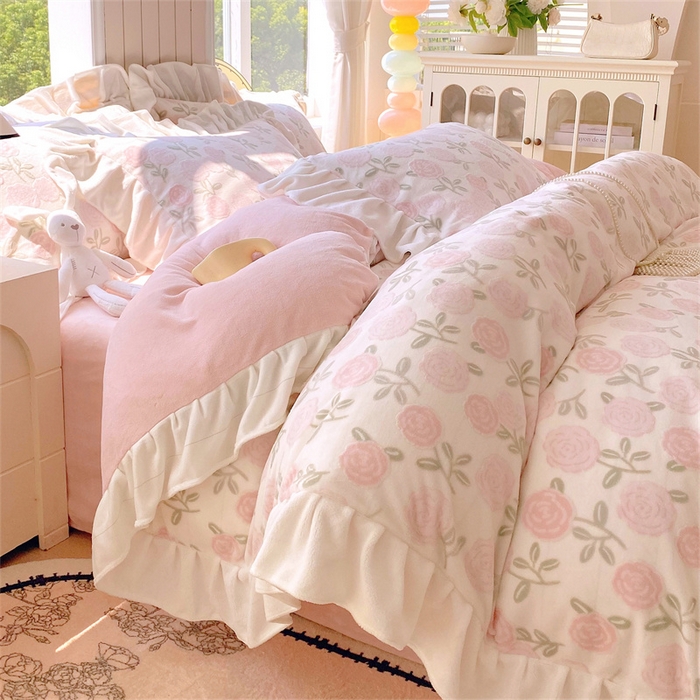 91家纺网 家纺一手货源 找家纺 启程家纺 2025新款花边雕花牛奶绒四件套 玫瑰-粉-花边款