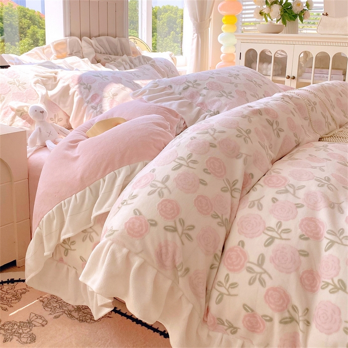 91家纺网 家纺一手货源 找家纺 启程家纺 2025新款花边雕花牛奶绒四件套 玫瑰-粉-花边款