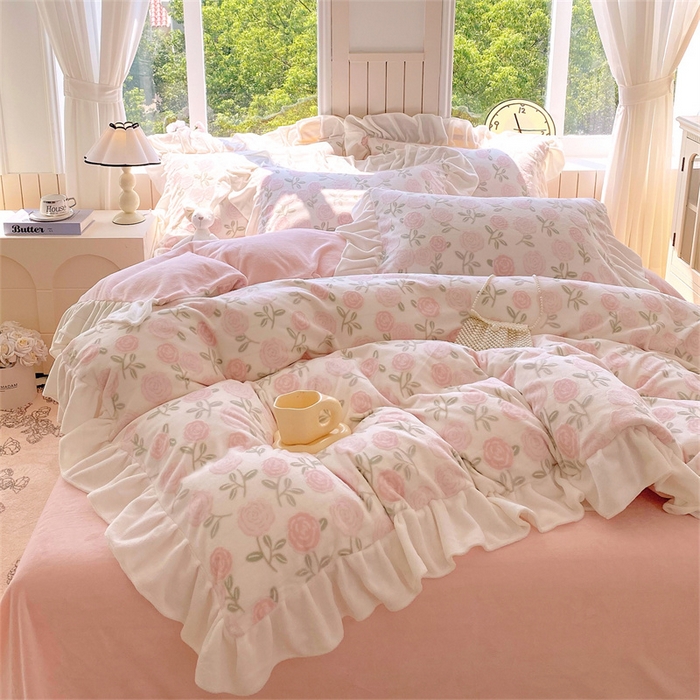 91家纺网 家纺一手货源 找家纺 启程家纺 2025新款花边雕花牛奶绒四件套 玫瑰-粉-花边款