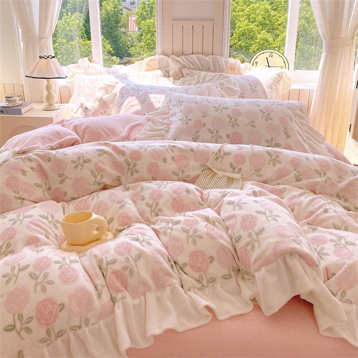 91家纺网 家纺一手货源 找家纺 启程家纺 2025新款花边雕花牛奶绒四件套 玫瑰-粉-花边款