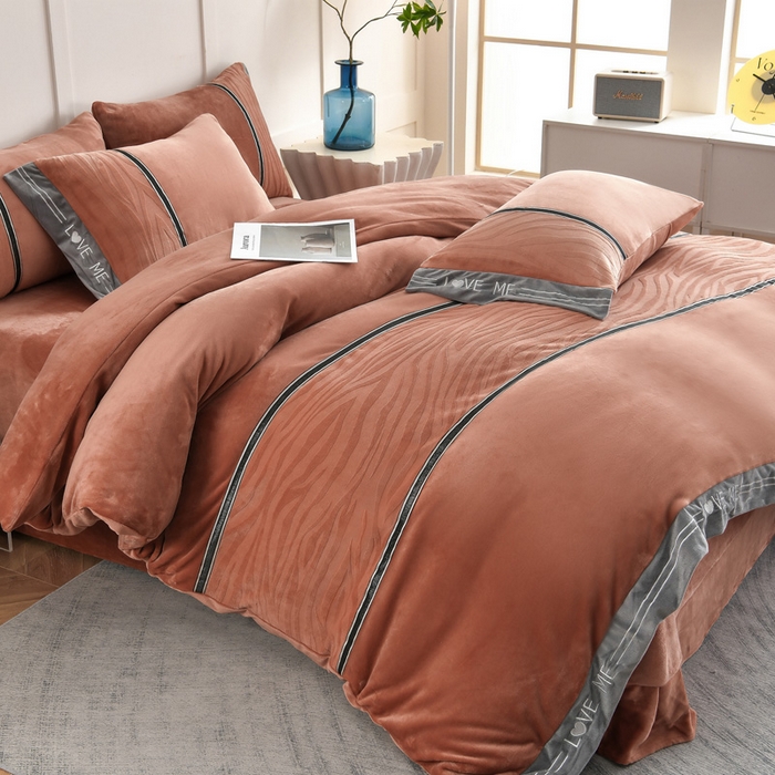 91家纺网 家纺一手货源 找家纺 （总）妮恒美家纺 2025新款牛奶绒织带工艺四件套-艾琳系列