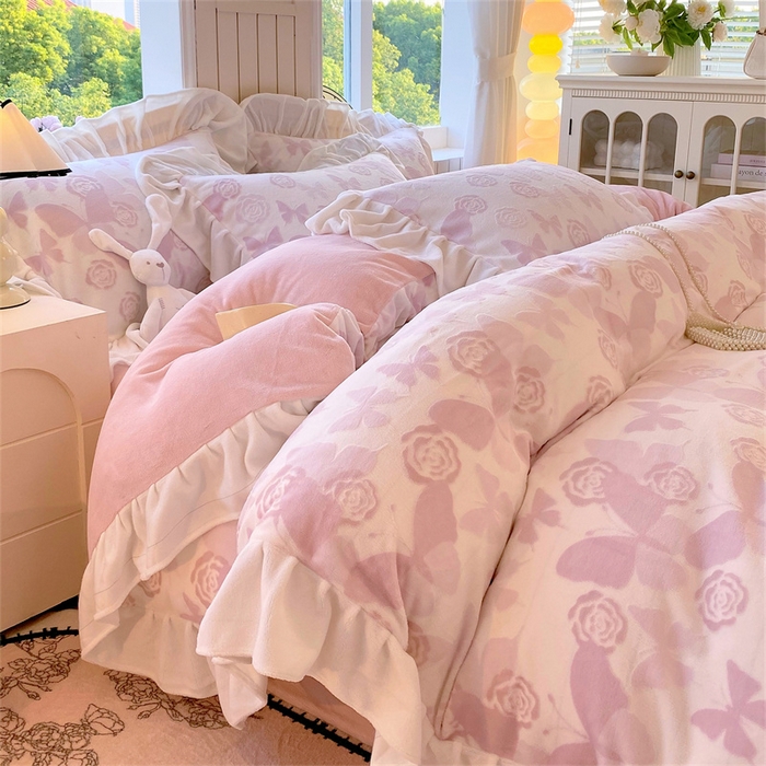 91家纺网 家纺一手货源 找家纺 启程家纺 2025新款花边雕花牛奶绒四件套 蝶恋花-粉-花边款