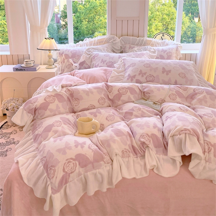 91家纺网 家纺一手货源 找家纺 启程家纺 2025新款花边雕花牛奶绒四件套 蝶恋花-粉-花边款