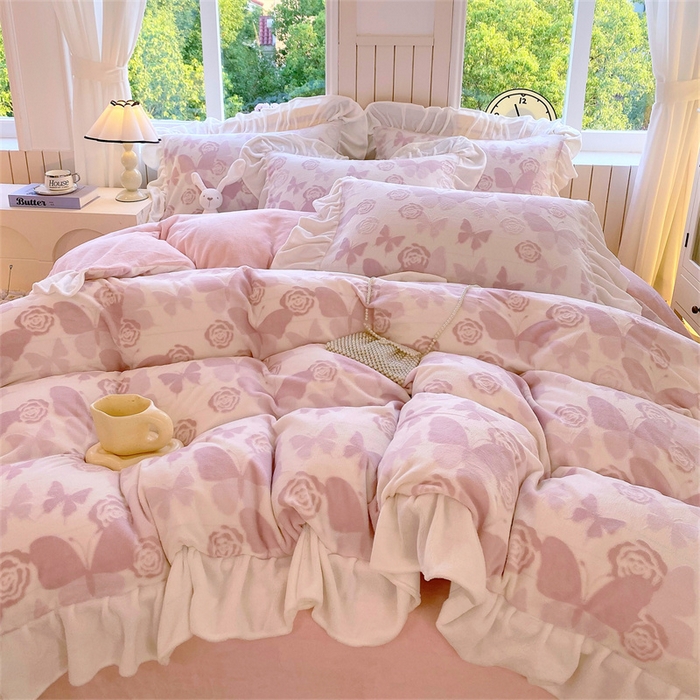 91家纺网 家纺一手货源 找家纺 启程家纺 2025新款花边雕花牛奶绒四件套 蝶恋花-粉-花边款