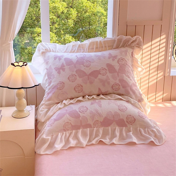 91家纺网 家纺一手货源 找家纺 启程家纺 2025新款花边雕花牛奶绒四件套 蝶恋花-粉-花边款