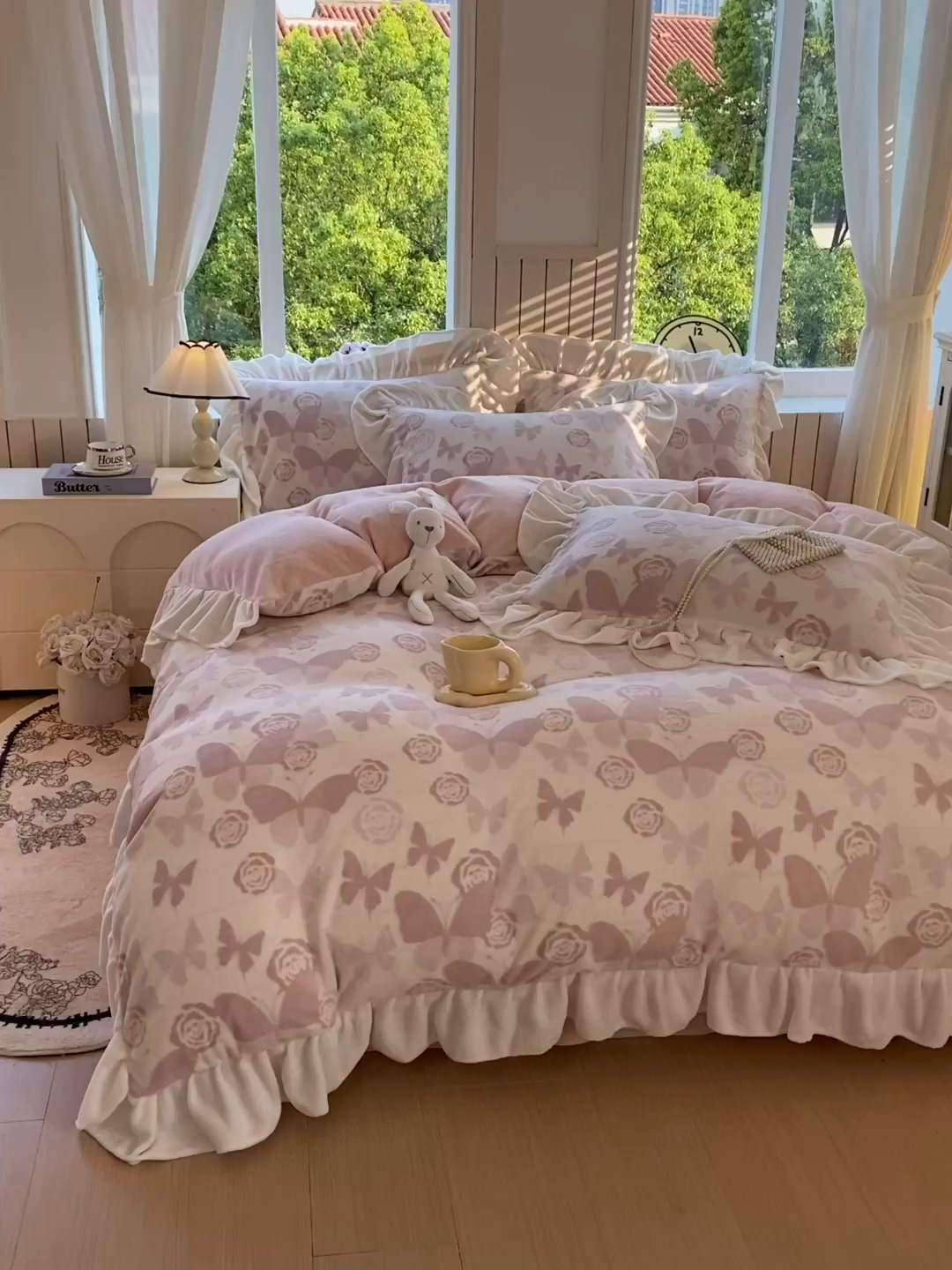 91家纺网 家纺一手货源 找家纺 启程家纺 2025新款花边雕花牛奶绒四件套 蝶恋花-粉-花边款