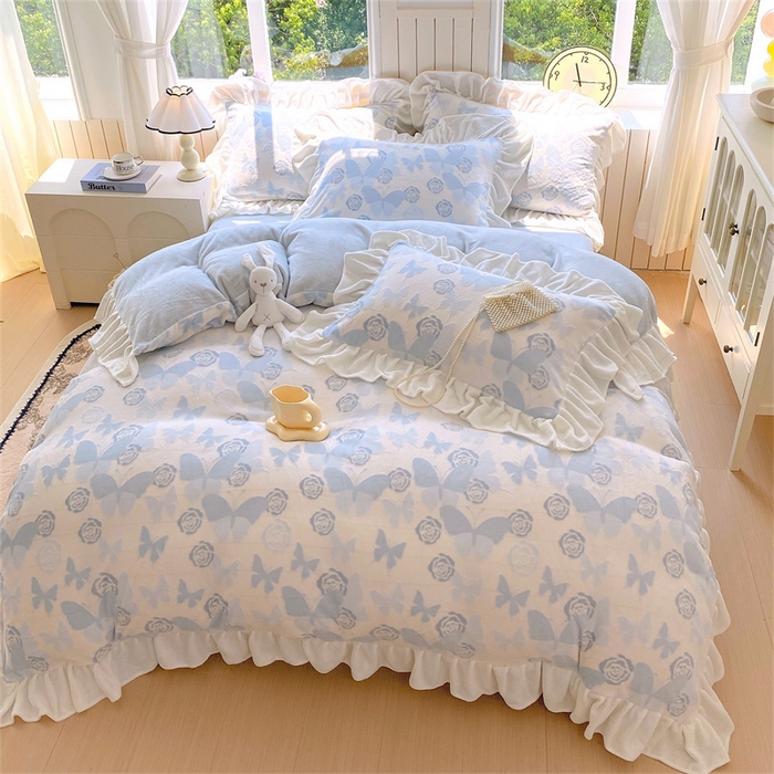 91家纺网 家纺一手货源 找家纺 启程家纺 2025新款花边雕花牛奶绒四件套 蝶恋花-蓝-花边款