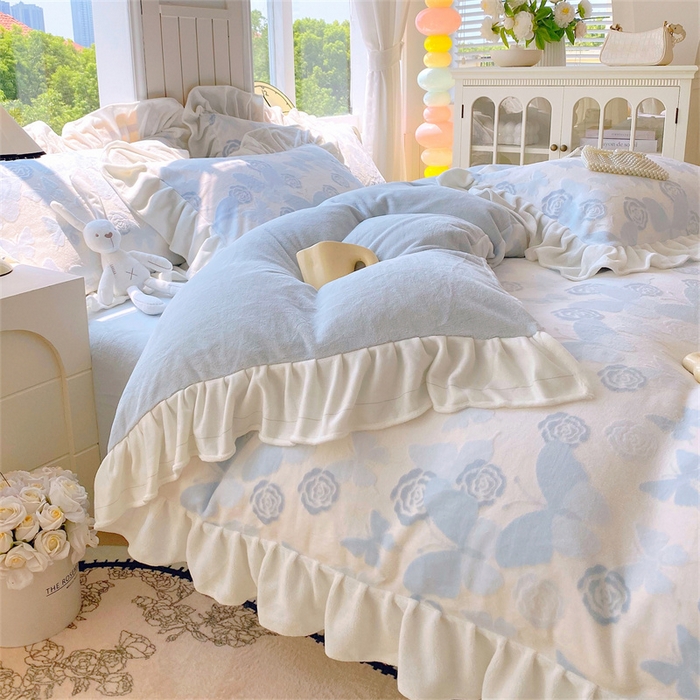 91家纺网 家纺一手货源 找家纺 启程家纺 2025新款花边雕花牛奶绒四件套 蝶恋花-蓝-花边款