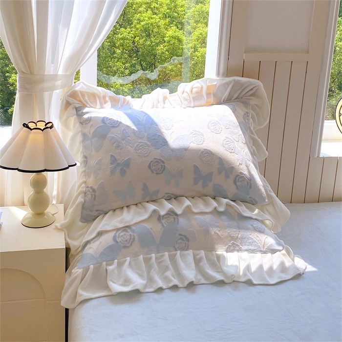 91家纺网 家纺一手货源 找家纺 启程家纺 2025新款花边雕花牛奶绒四件套 蝶恋花-蓝-花边款