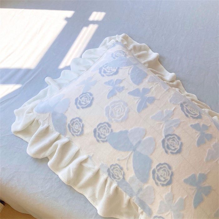 91家纺网 家纺一手货源 找家纺 启程家纺 2025新款花边雕花牛奶绒四件套 蝶恋花-蓝-花边款