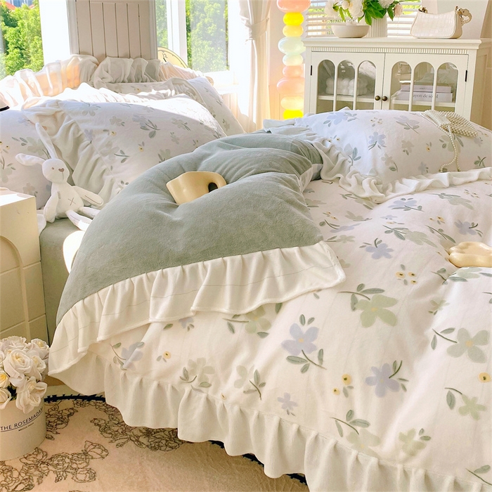 91家纺网 家纺一手货源 找家纺 启程家纺 2025新款花边雕花牛奶绒四件套 风信子-花边款