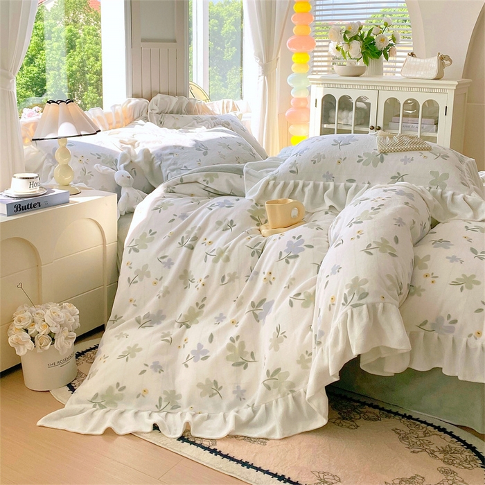 91家纺网 家纺一手货源 找家纺 启程家纺 2025新款花边雕花牛奶绒四件套 风信子-花边款