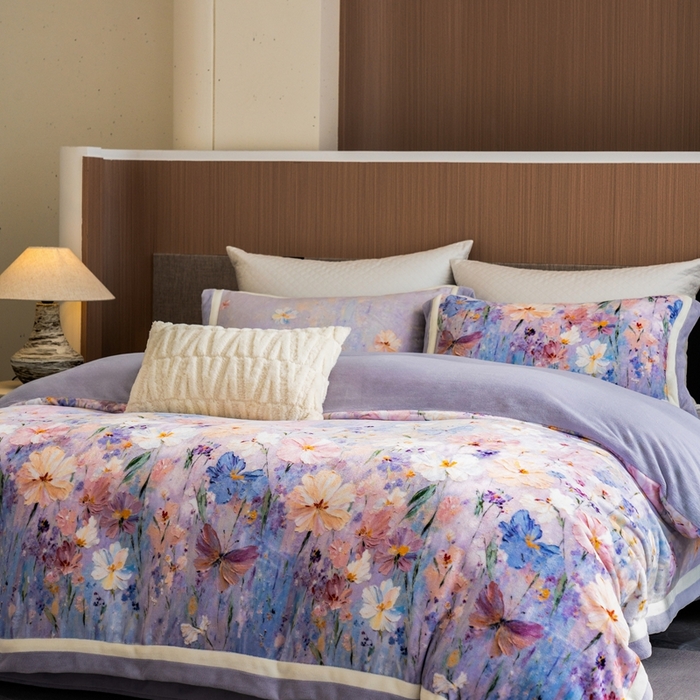 91家纺网 家纺一手货源 找家纺 瑞雪家居 2025新款全消光数码印花牛奶绒系列四件套 蝶语紫