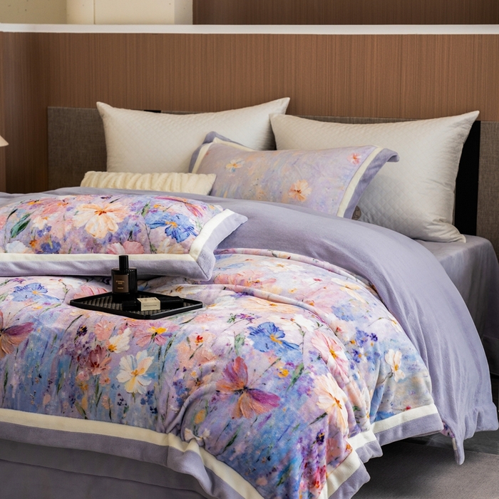 91家纺网 家纺一手货源 找家纺 瑞雪家居 2025新款全消光数码印花牛奶绒系列四件套 蝶语紫