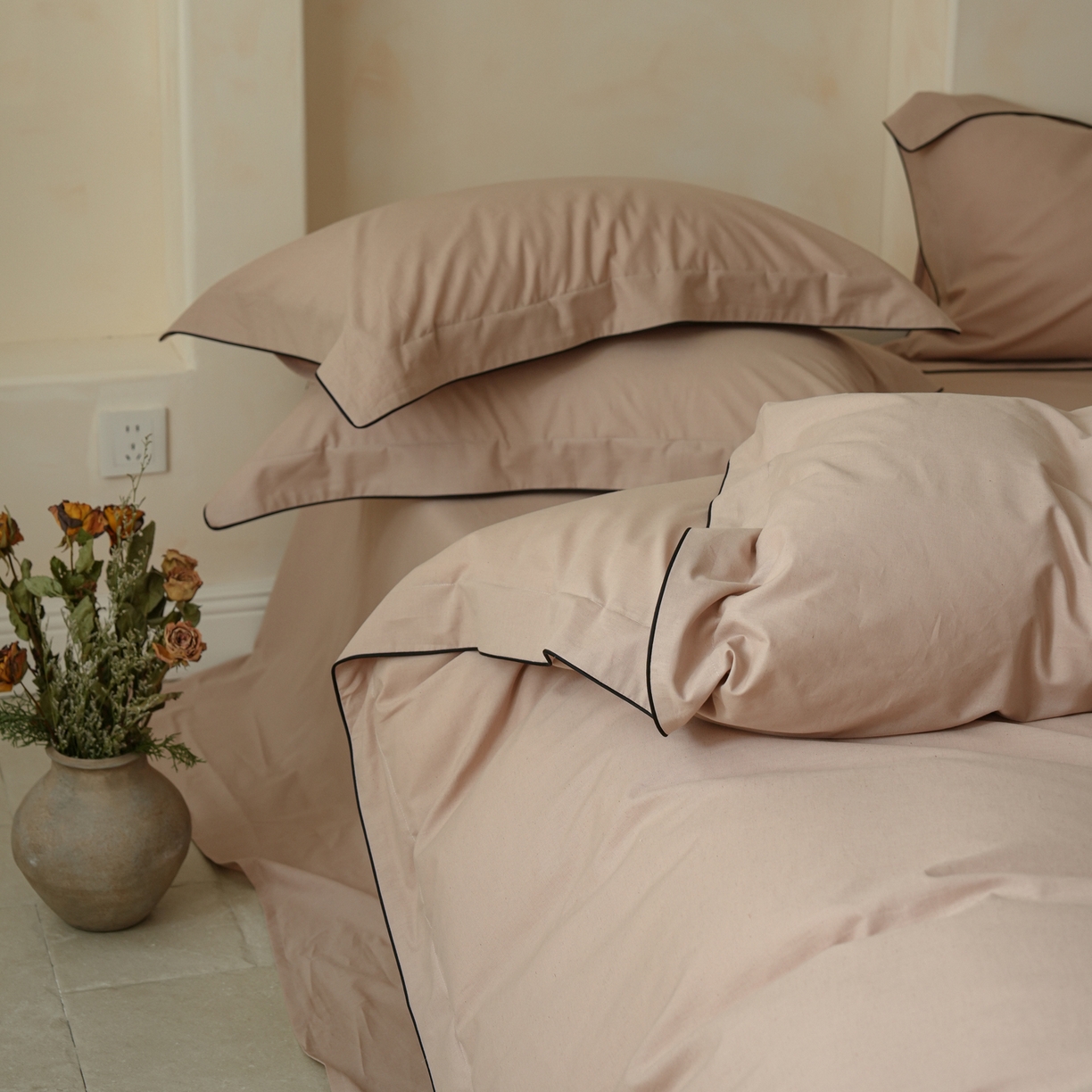 91家纺网 家纺一手货源 找家纺 简纯主义 2025新款棉麻素织雅韵系列四件套 朱砂红