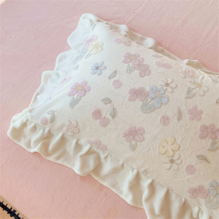 91家纺网 家纺一手货源 找家纺 启程家纺 2025新款花边雕花牛奶绒四件套 花野漫屿-花边款