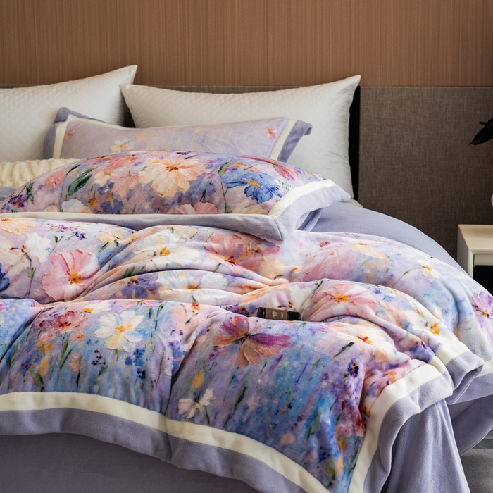 91家纺网 家纺一手货源 找家纺 瑞雪家居 2025新款全消光数码印花牛奶绒系列四件套 蝶语紫