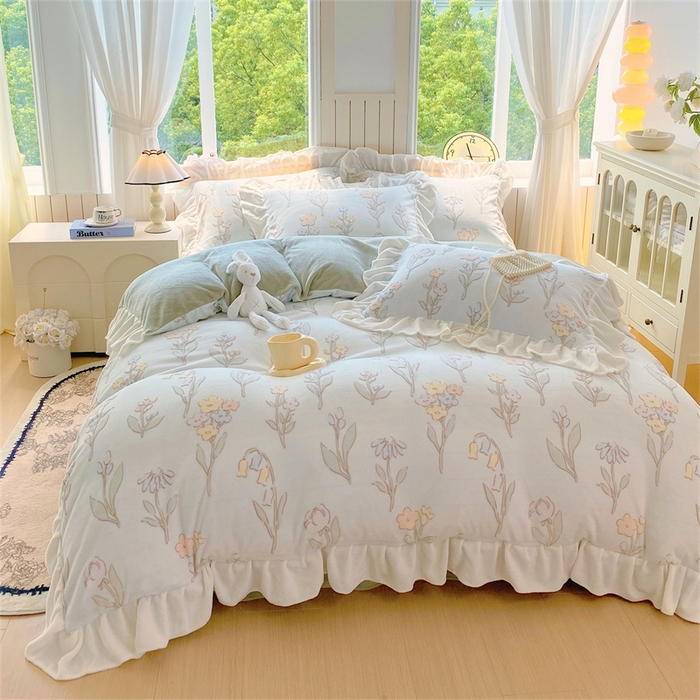 91家纺网 家纺一手货源 找家纺 启程家纺 2025新款花边雕花牛奶绒四件套 铃兰花-花边款