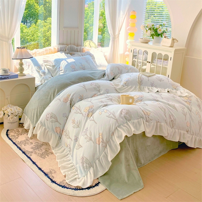 91家纺网 家纺一手货源 找家纺 启程家纺 2025新款花边雕花牛奶绒四件套 铃兰花-花边款