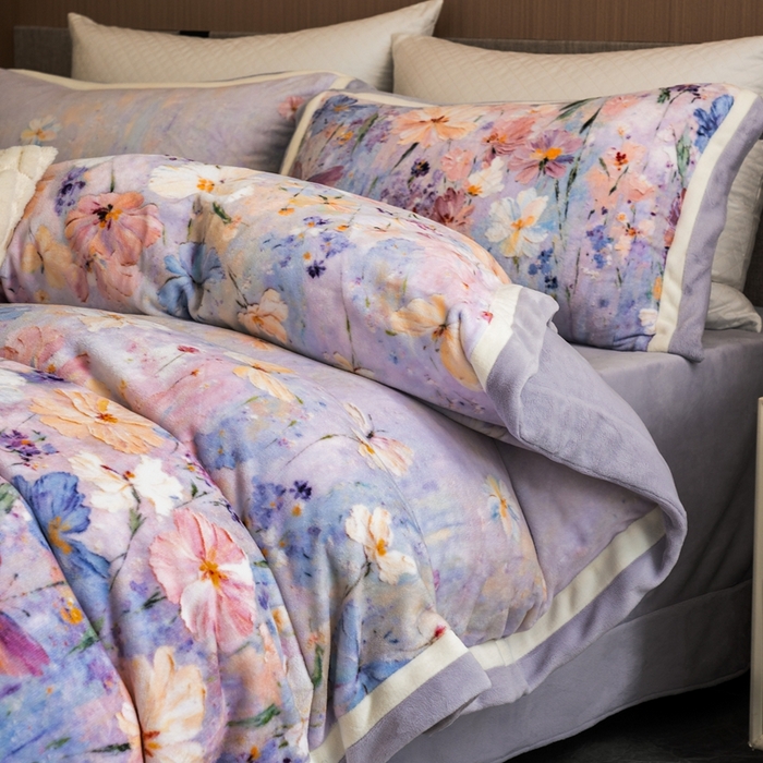 91家纺网 家纺一手货源 找家纺 瑞雪家居 2025新款全消光数码印花牛奶绒系列四件套 蝶语紫